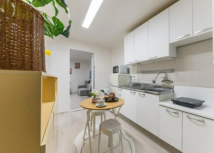 Pumpkin 2br House 3 Min From Metro Boramae